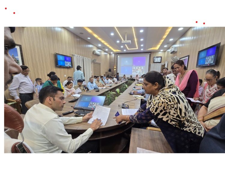 मुख्यमंत्री की प्रेरणा से डीएम की संवेदनशील पहल: विधवा रेनू को मिला न्याय, मृतक आश्रित कोटे से मिली नौकरी की मंज़ूरी