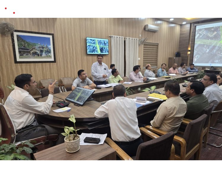 शहर में नो पार्किंग पर अब होगी सख्ती: डबल किए जाएंगे क्रेन, अवैध पार्किंग पर सीधी कार्रवाई – DM सविन बंसल