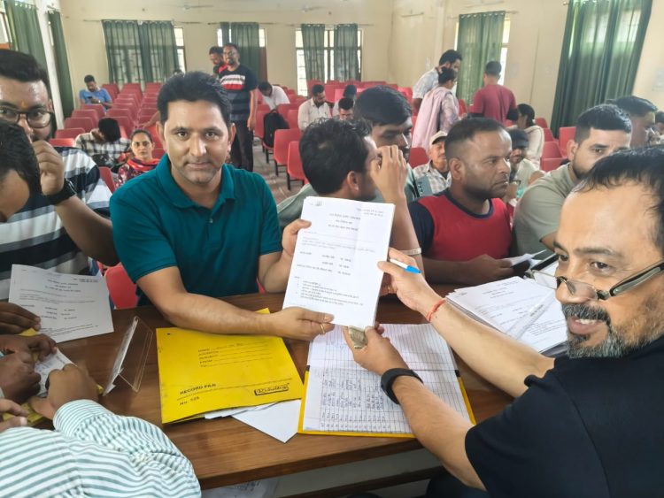 बड़ी खबर :  त्रिस्तरीय पंचायत चुनाव के लिए नामांकन प्रक्रिया शुरू, पहले दिन जमा हुए 125 नामांकन पत्र