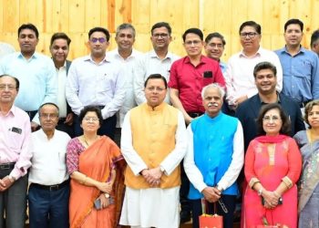 मुख्यमंत्री धामी ने श्री महंत इन्दरेश अस्पताल के कार्डियोलॉजिस्ट डॉ. साहिल महाजन को किया सम्मानित