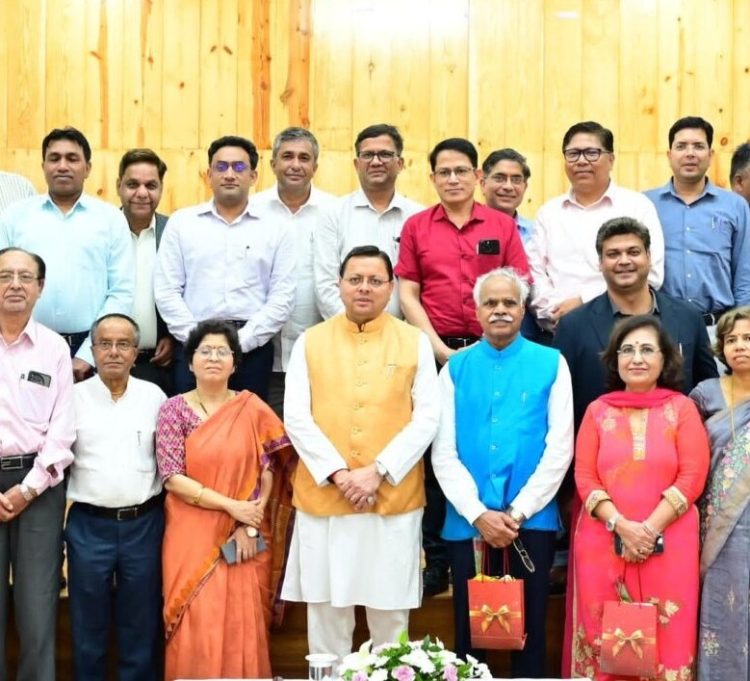 मुख्यमंत्री धामी ने श्री महंत इन्दरेश अस्पताल के कार्डियोलॉजिस्ट डॉ. साहिल महाजन को किया सम्मानित