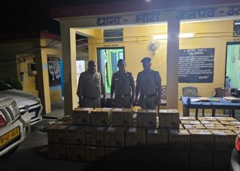 उत्तरकाशी में पंचायत चुनाव से पहले बड़ी कार्रवाई: पुलिस ने 85 पेटी अवैध देशी शराब की बरामद , हिमाचल बॉर्डर पर पिकअप वाहन सीज