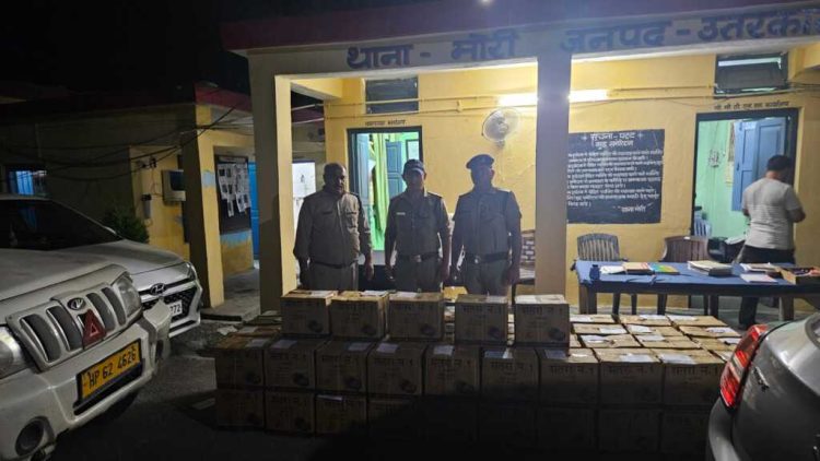 उत्तरकाशी में पंचायत चुनाव से पहले बड़ी कार्रवाई: पुलिस ने 85 पेटी अवैध देशी शराब की बरामद , हिमाचल बॉर्डर पर पिकअप वाहन सीज
