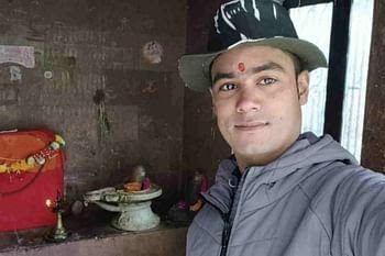 डाकिया की आस्था: 16 किमी पैदल चलकर बाबा केदार को पहुंचाया सात साल की मिष्टी का पत्र