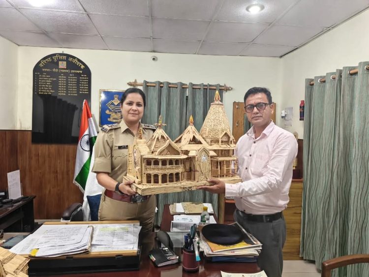 माचिस की तीलियों से रच दिया श्रीराम मंदिर: उत्तराखंड के शिक्षक पंकज सुन्दरियाल की अद्भुत कला