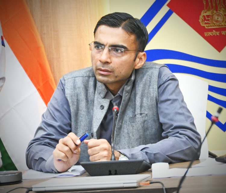 बड़ी खबर – जनता दरबार में डीएम सविन बंसल के कड़े फैसले, जनता को मिला न्याय, राहत और आश्वासन