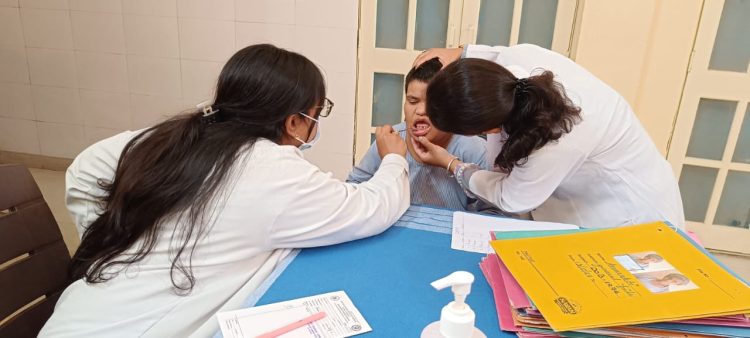 श्री महंत इन्दिरेश अस्पताल ने नारी निकेतन में लगाया निःशुल्क स्वास्थ्य शिविर, 130 लोगों का हुआ परीक्षण