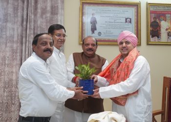 विधायक प्रीतम सिंह ने दरबार साहिब में टेका मत्था, स्वास्थ्य और शिक्षा के मुद्दों पर हुई चर्चा