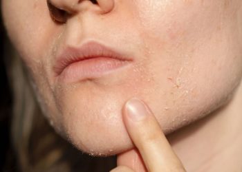 सुंदर दिखने की चाहत में कहीं बर्बाद तो नहीं कर रहीं अपनी स्किन? जानिए सच्चाई!