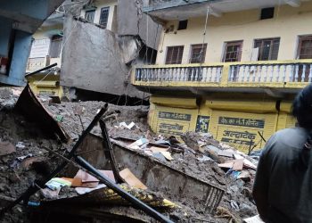 चमोली आपदा: थराली में बादल फटने से तबाही, कई वाहन मलबे में दबे, दो लोग लापता