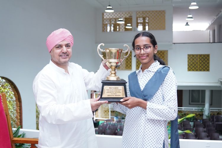 टेबल टेनिस चैंपियन स्तुति कुकरेती को श्री गुरु राम राय विश्वविद्यालय ने किया सम्मानित