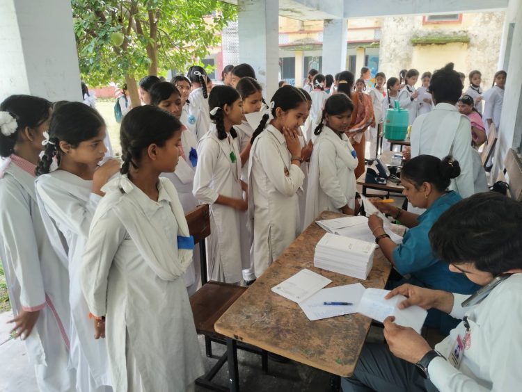 एमकेपी इंटर कॉलेज में श्री महंत इन्दिरेश अस्पताल का निःशुल्क स्वास्थ्य शिविर, 402 लोगों ने उठाया लाभ