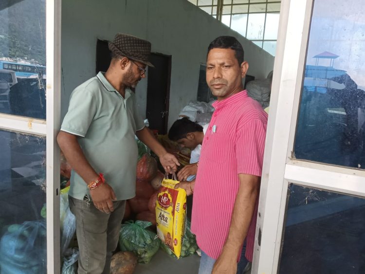 उत्तरकाशी आपदा: राष्ट्रवादी रीजनल पार्टी ने भेजी राहत सामग्री, क्यारक गांव की सुध लेने न सरकार न प्रशासन