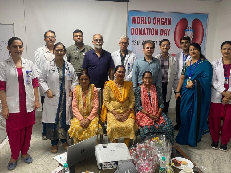 विश्व अंगदान दिवस पर श्री महंत इन्दिरेश अस्पताल ने किया किडनी दानदाताओं का सम्मान