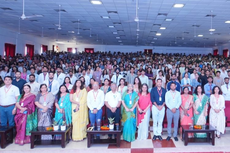 “श्री गुरु राम राय विश्वविद्यालय में दीक्षारंभ 2025 : नवप्रवेशी छात्रों का भव्य स्वागत और सांस्कृतिक कार्यक्रम”