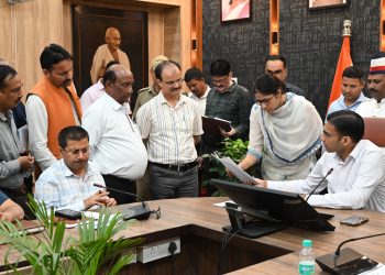 देहरादून DM जनदर्शन: 4 घंटे तक सुनीं 150 से ज्यादा शिकायतें, मौके पर दिए बड़े फैसले