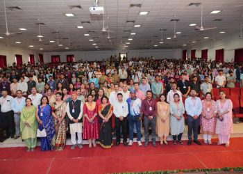 एसजीआरआरयू दीक्षारंभ में गूँजे सफलता के मंत्र, नवप्रवेशियों ने बढ़ाए आत्मविश्वास भरे कदम