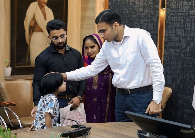 महज उम्रदराज होना बहु-बच्चों को बेघर करने का लाइसेंस नहीं: डीएम देहरादून का ऐतिहासिक फैसला