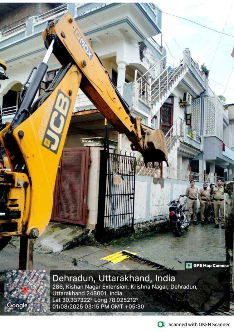 बड़ी खबर: अतिक्रमण कर बनाए गए गेट को प्रशासन ने किया ध्वस्त, जनदर्शन में आई थी शिकायत