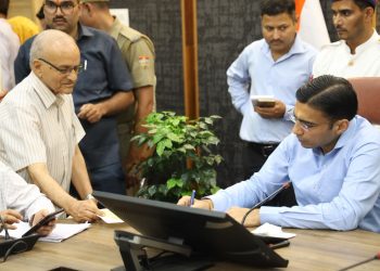 जनदर्शन में डीएम सविन बंसल के त्वरित फैसले, 180 से अधिक फरियादियों को मिला न्याय