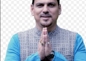 नैनीताल जिला पंचायत चुनाव से पहले हंगामा: कांग्रेस प्रत्याशी के पति पर गैर-जमानती वारंट, होटल पर छापेमारी