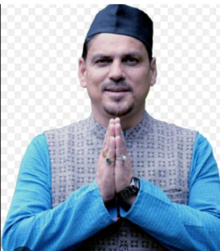 नैनीताल जिला पंचायत चुनाव से पहले हंगामा: कांग्रेस प्रत्याशी के पति पर गैर-जमानती वारंट, होटल पर छापेमारी