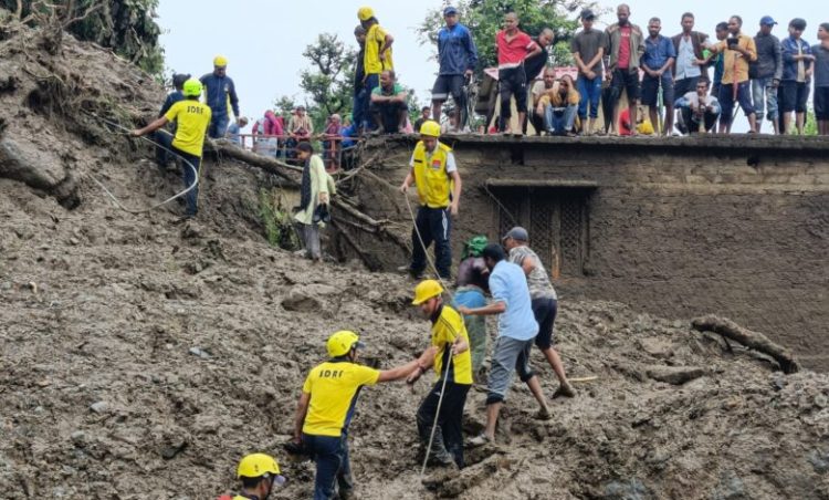 उत्तराखंड में बरपा बादल का कहर: गढ़वाल में 8 लापता, बागेश्वर में पांच की मौत