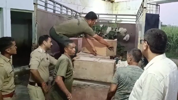 मेनका गांधी का ‘लेटर बम’: अवैध वेनम कारोबार पर वन विभाग में मचा हड़कंप