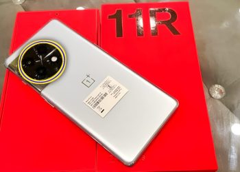सस्ता हुआ OnePlus का प्रीमियम 5G फ़ोन, मिलेगा 12GB RAM और 100W SUPERVOOC चार्जिंग के साथ DSLR जैसा कैमरा