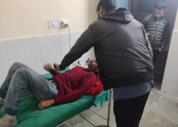 सड़क हादसा: गंगोत्री हाईवे पर कार खाई में गिरी, एक की मौत, एक गंभीर रूप से घायल