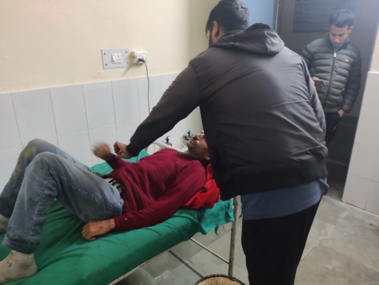 सड़क हादसा: गंगोत्री हाईवे पर कार खाई में गिरी, एक की मौत, एक गंभीर रूप से घायल