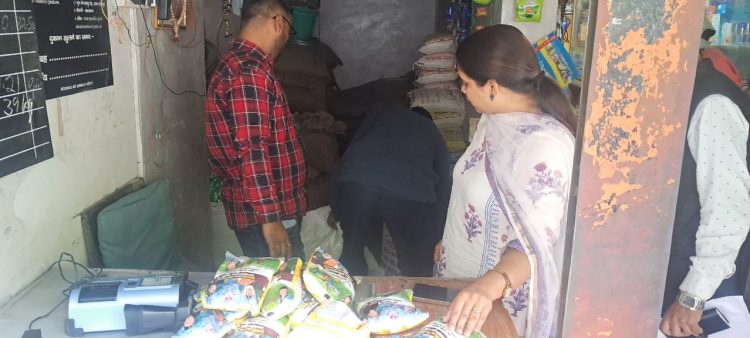 “जनता की थाली में ज़हर? राशन दुकानों से नमक के नमूने जब्त”