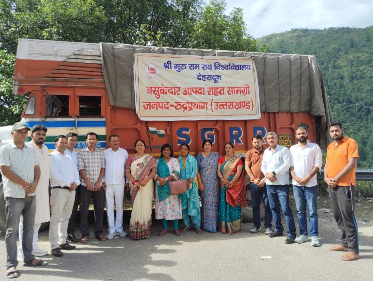 आपदा में सहारा बना श्री गुरु राम राय विश्वविद्यालय, बसुकेदार पीड़ितों तक पहुंचाई राहत सामग्री
