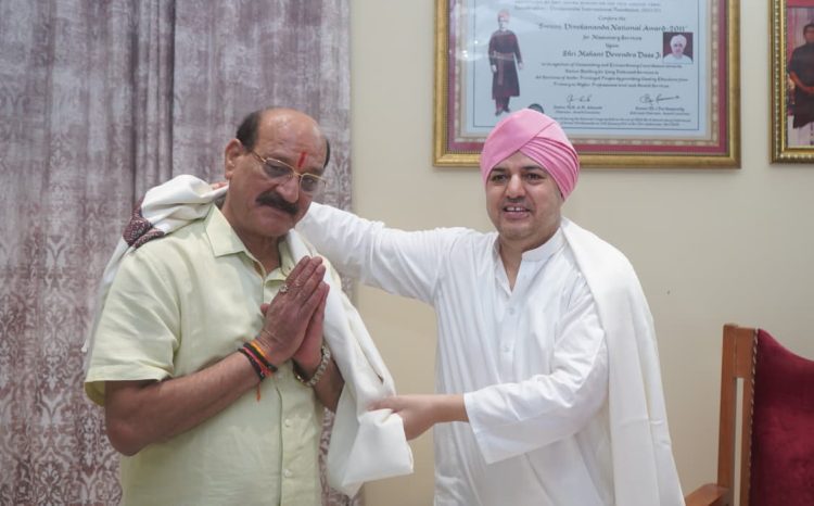 वन मंत्री सुबोध उनियाल ने श्री दरबार साहिब में टेका मत्था, एसजीआरआर ग्रुप की सेवाओं की सराहना