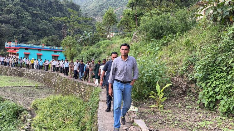देहरादून आपदा: डीएम सविन बंसल ने आपदा प्रभावित क्षेत्रों में राहत-बचाव कार्यों की कमान संभाली