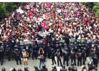 नेपाल में बेकाबू हालात: सोशल मीडिया बैन से भड़का जनआंदोलन, राष्ट्रपति भवन पर कब्जा, पीएम ओली पर भागने के आरोप