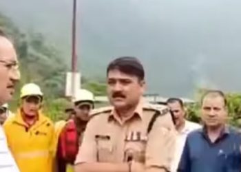 “मंत्री ने DM को दी कड़ी फटकार, प्रशासनिक गलियारों में मची हलचल!”