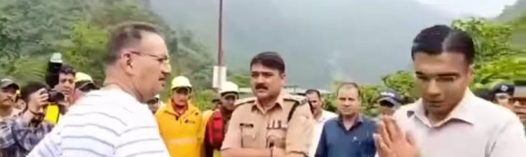 “मंत्री ने DM को दी कड़ी फटकार, प्रशासनिक गलियारों में मची हलचल!”