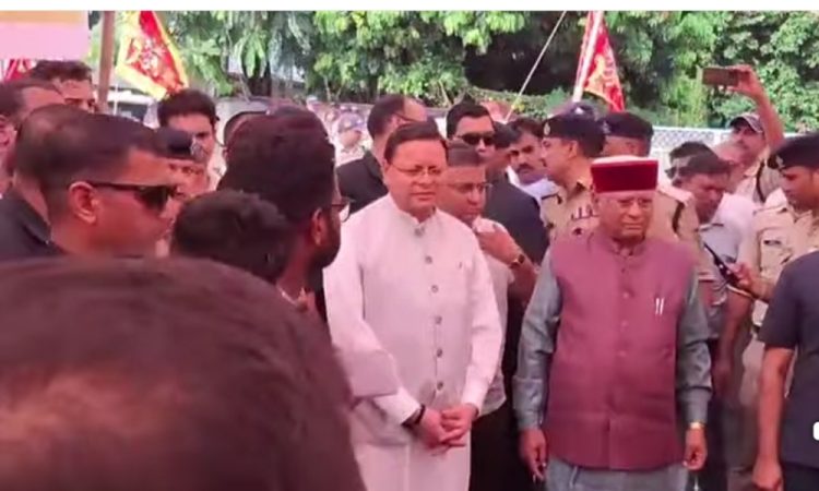 बिग ब्रेकिंग: बेरोजगारों के धरने पर पहुंचे सीएम धामी