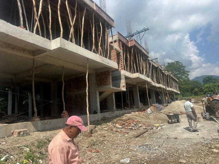 अतिक्रमणकारियों पर चला बुलडोजर, एमडीडीए उपाध्यक्ष बोले- अब नहीं बचेगा कोई अवैध निर्माण