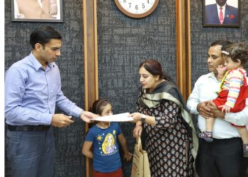 खुंदक में इडिफाई स्कूल शिक्षिका कनिका का महीनों से रोका गया वेतन; डीएम के संज्ञान के बाद मिला न्याय