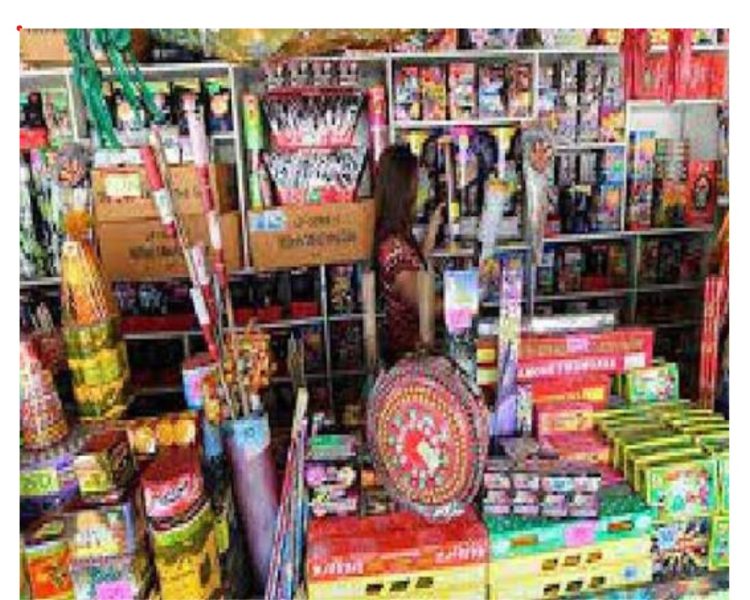 दून में पटाखा व्यापारियों पर सख्त कार्रवाई: मौके पर 28 लाख नकद व 35 लाख रुपये का स्टॉक जब्त