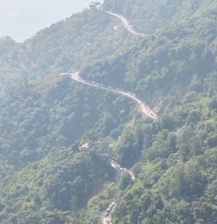 मसूरी जाने का प्लान बना रहे हैं? पहले ट्रैफिक अपडेट ज़रूर देखें, वरना सफर बन जाएगा सिरदर्द!