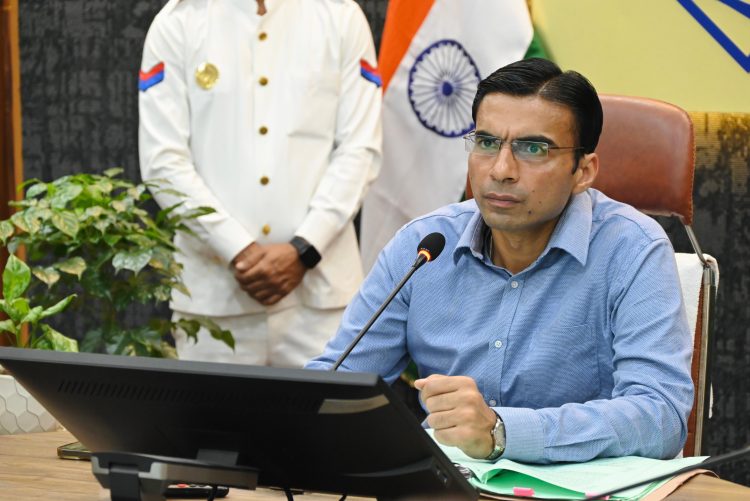 रात में सड़क खोदने की अनुमति, पर क्यूआरटी रखेगी पैनी नजर: डीएम सविन बंसल