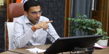 तैस में आकर लहराया शस्त्र; डीएम ने किया पुनीत अग्रवाल का लाइसेंस निलंबित और शस्त्र जब्त