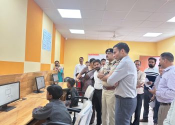 देहरादून जिला प्रशासन की अनोखी पहल — सड़क से स्कूल तक बच्चों के जीवन में ला रहा उजियारा