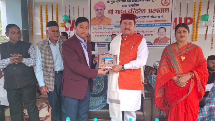 श्री महंत इन्दिरेश अस्पताल के निःशुल्क स्वास्थ्य शिविर का 2100 मरीजों ने उठाया लाभ