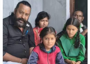 उत्तराखंड स्वाभिमान मोर्चा उपाध्यक्ष त्रिभुवन चौहान ने निभाया वादा, अनाथ बच्चियों का बैंक लोन हुआ सेटल