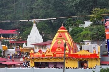 कैंची धाम में देर रात सनसनी: रेस्टोरेंट में गोली लगने से युवक की मौत