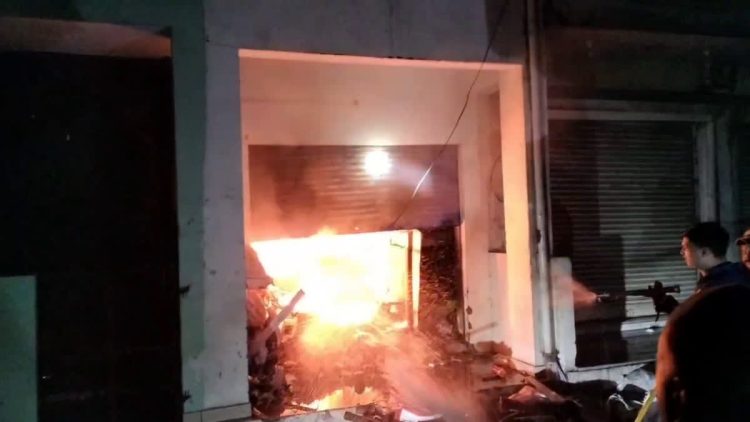 ऋषिकेश में कबाड़ी की दुकान में भीषण आग, अंदर मिला युवक का जला शव – जांच में जुटी पुलिस